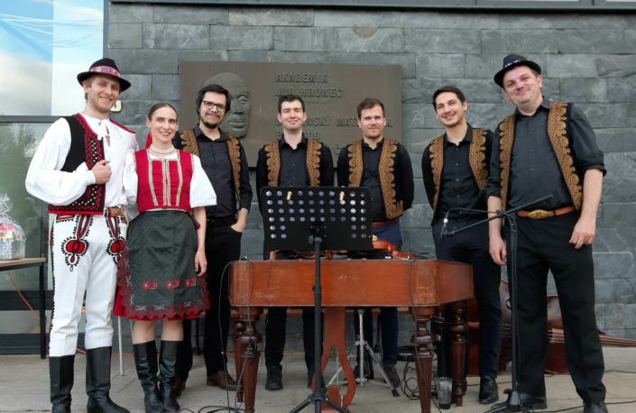 MS folk dance, Vývrtka